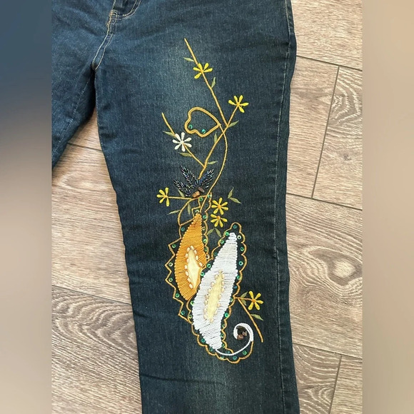 Venus Boot Leg Jeans SZ 36 Dark Wash Long Floral Embroidery Pattern EUC - Picture 2 of 8